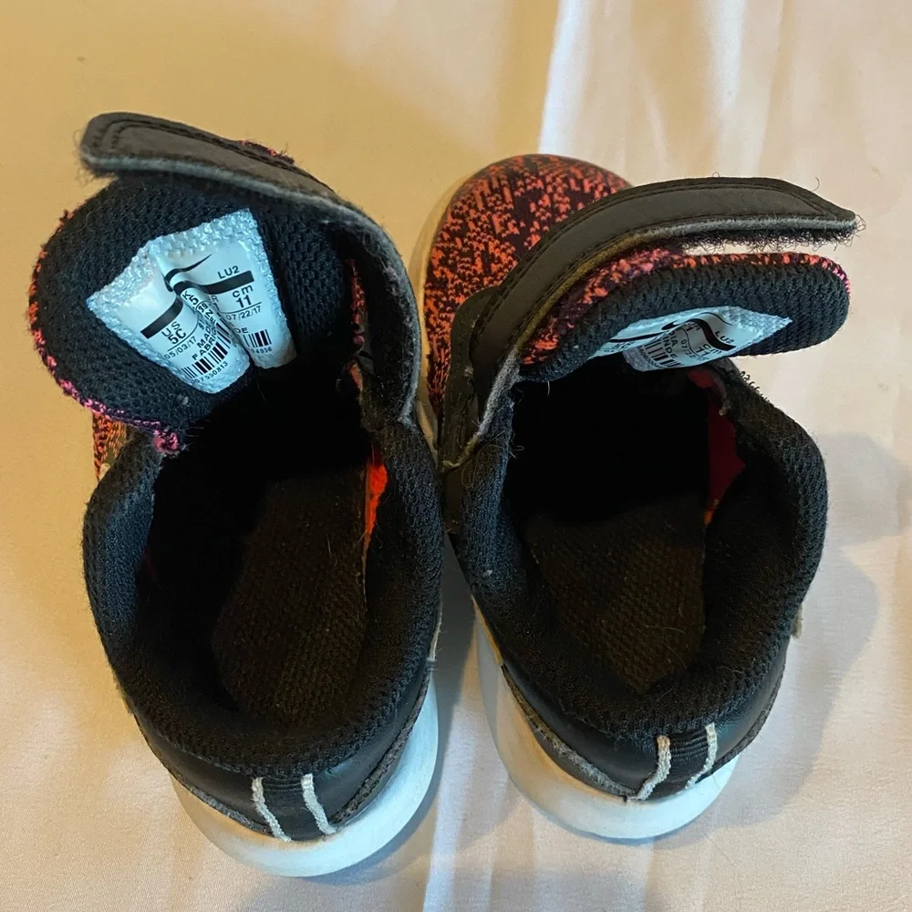 Nike Pink & Black baby tennis shoes Size 5C